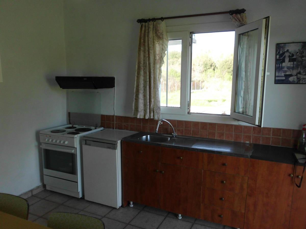 Tom'S House Apartment Skriperon Екстериор снимка
