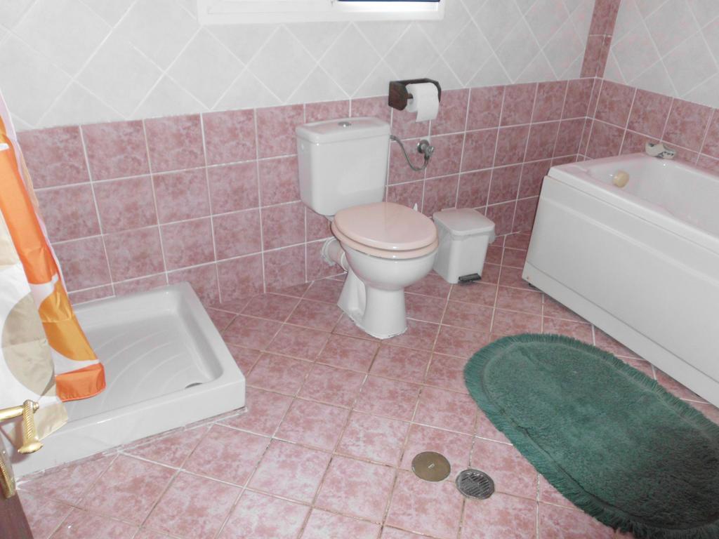 Tom'S House Apartment Skriperon Екстериор снимка