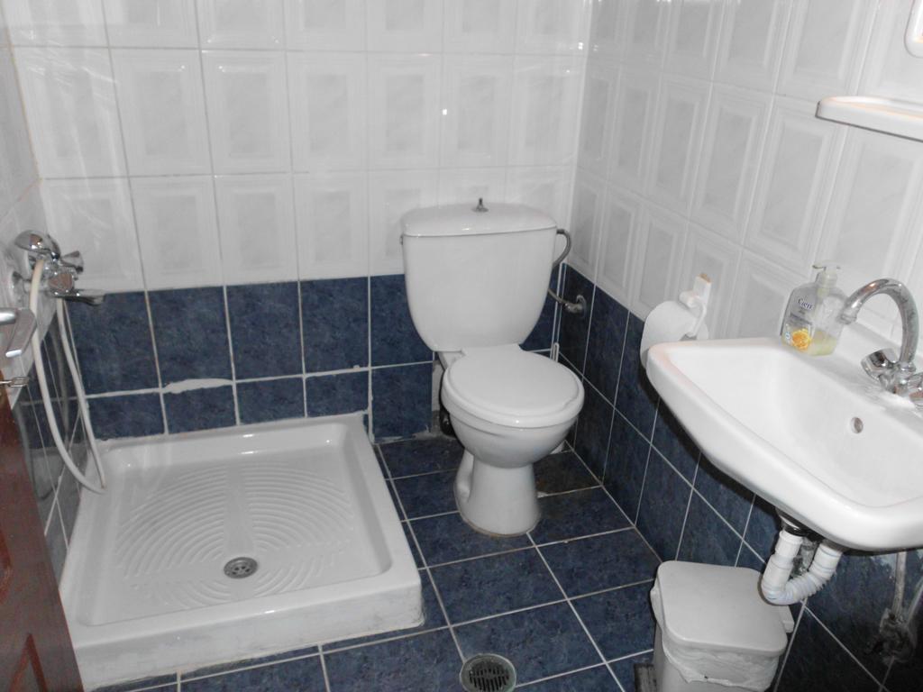 Tom'S House Apartment Skriperon Екстериор снимка