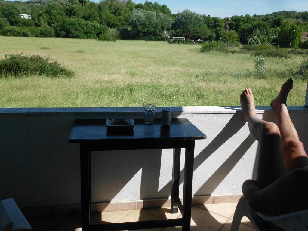 Tom'S House Apartment Skriperon Екстериор снимка