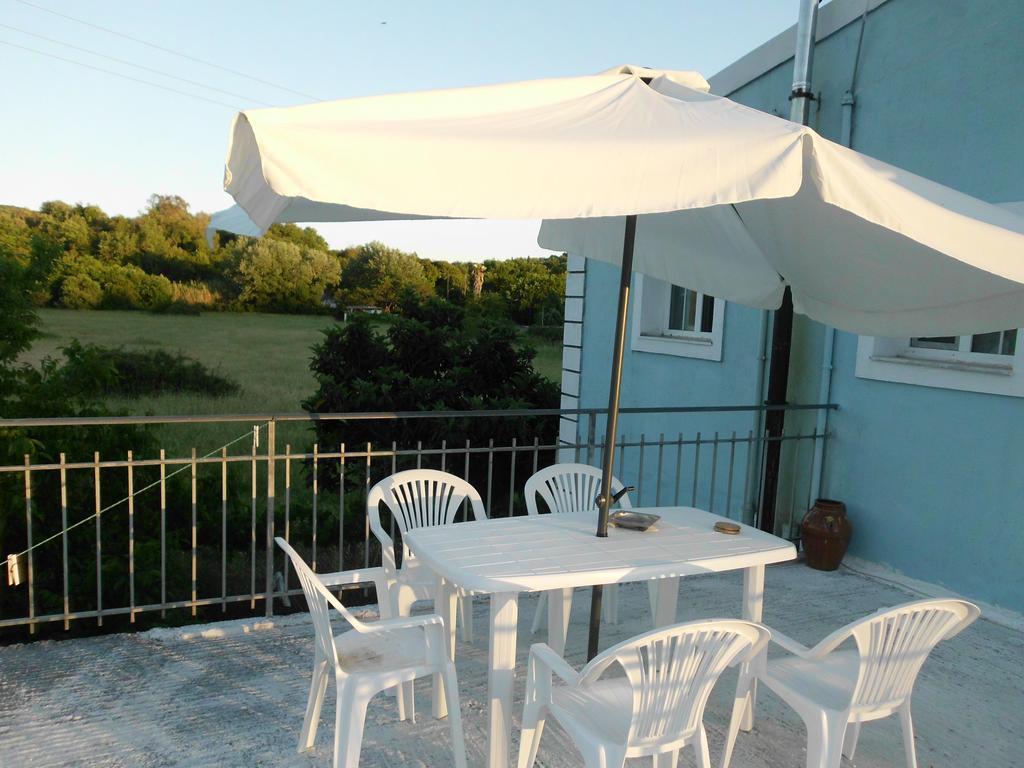 Tom'S House Apartment Skriperon Екстериор снимка