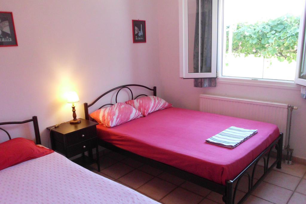 Tom'S House Apartment Skriperon Екстериор снимка