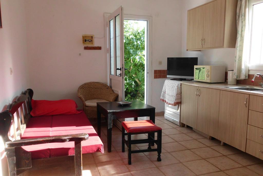 Tom'S House Apartment Skriperon Екстериор снимка