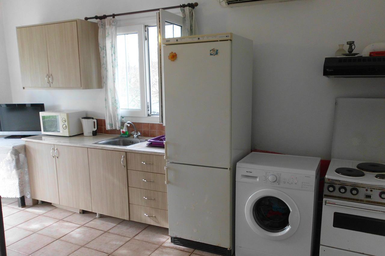 Tom'S House Apartment Skriperon Екстериор снимка