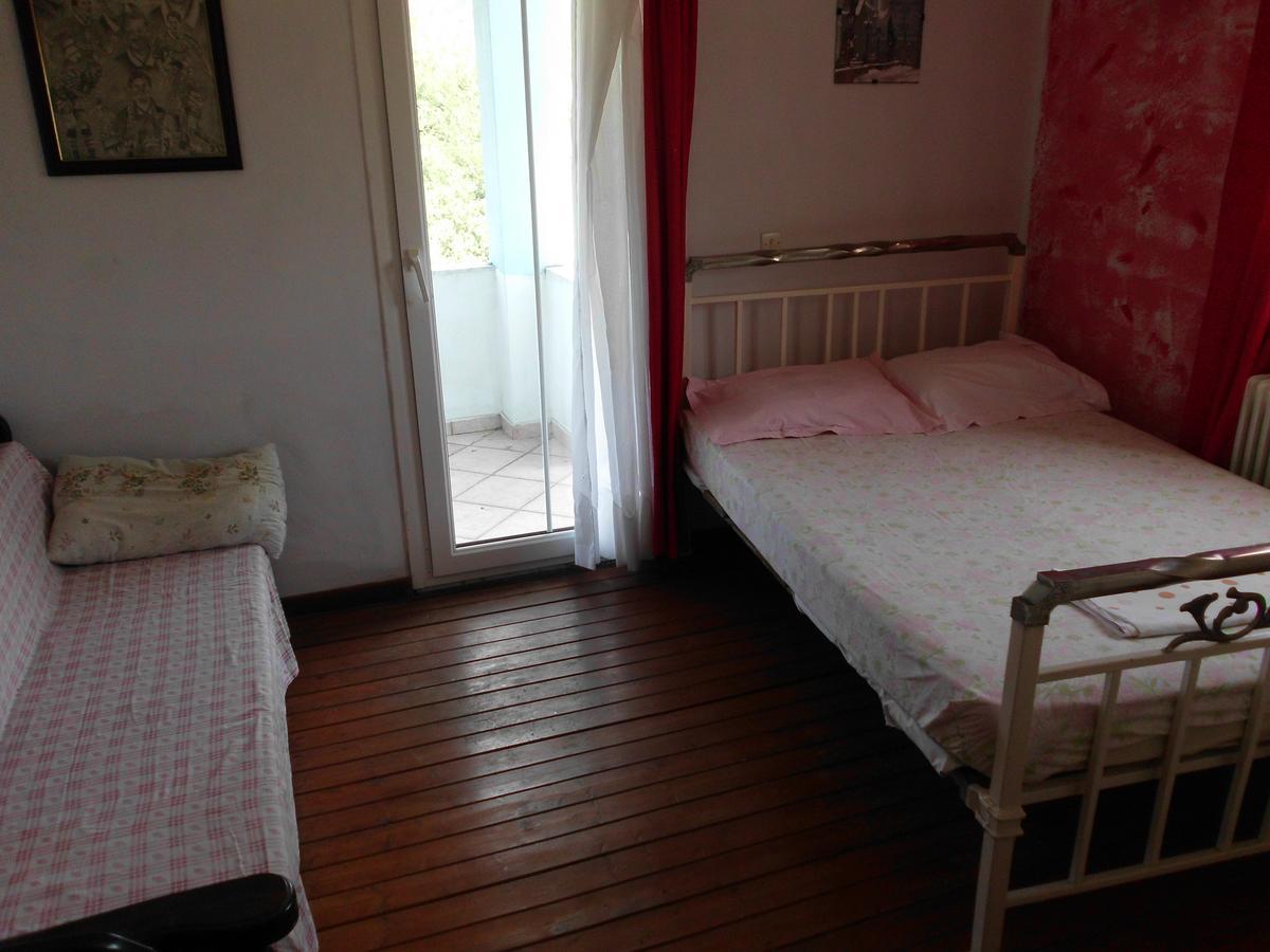 Tom'S House Apartment Skriperon Екстериор снимка